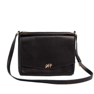 Freshly picking crossbody black